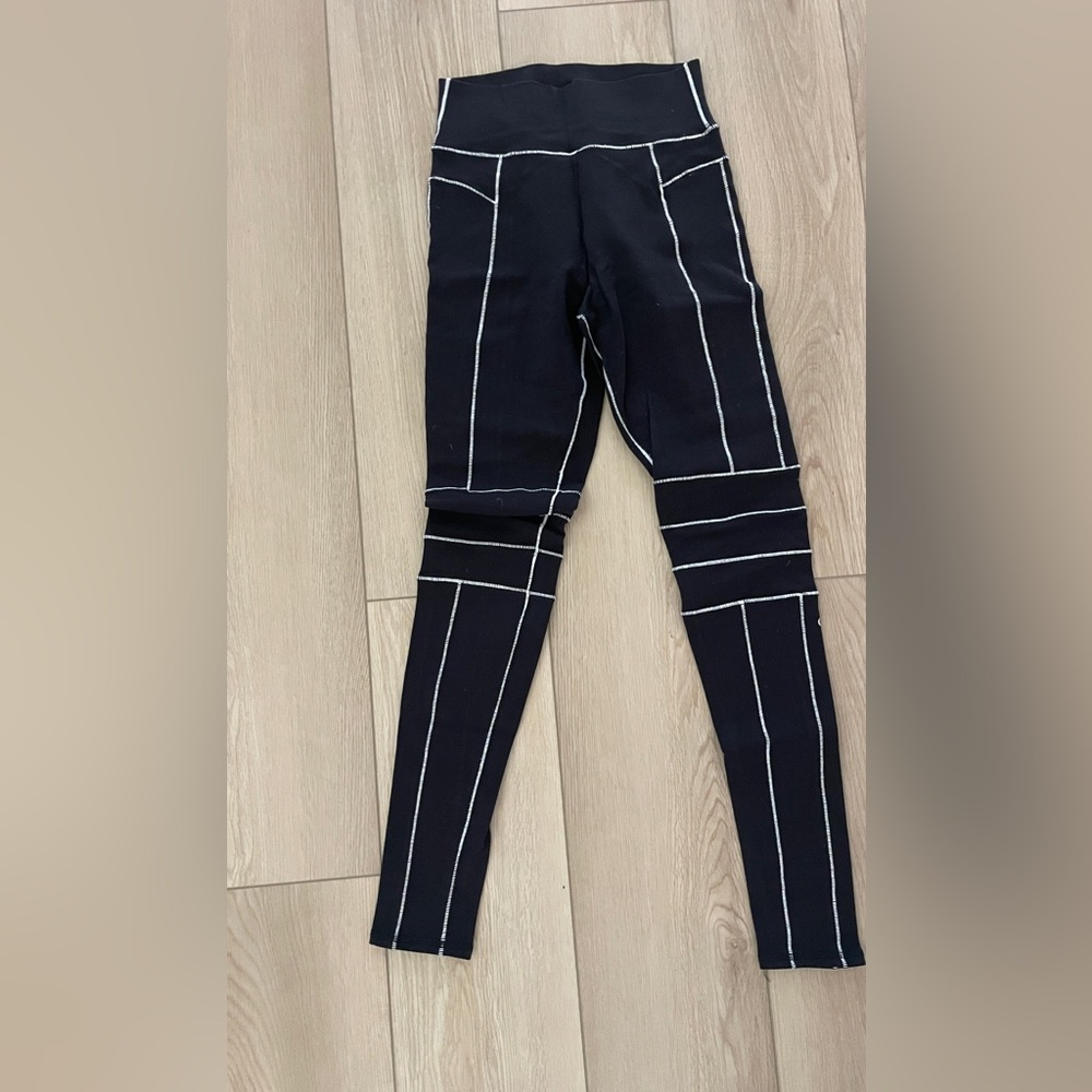 ALO Yoga Black Leggings with White Stitching